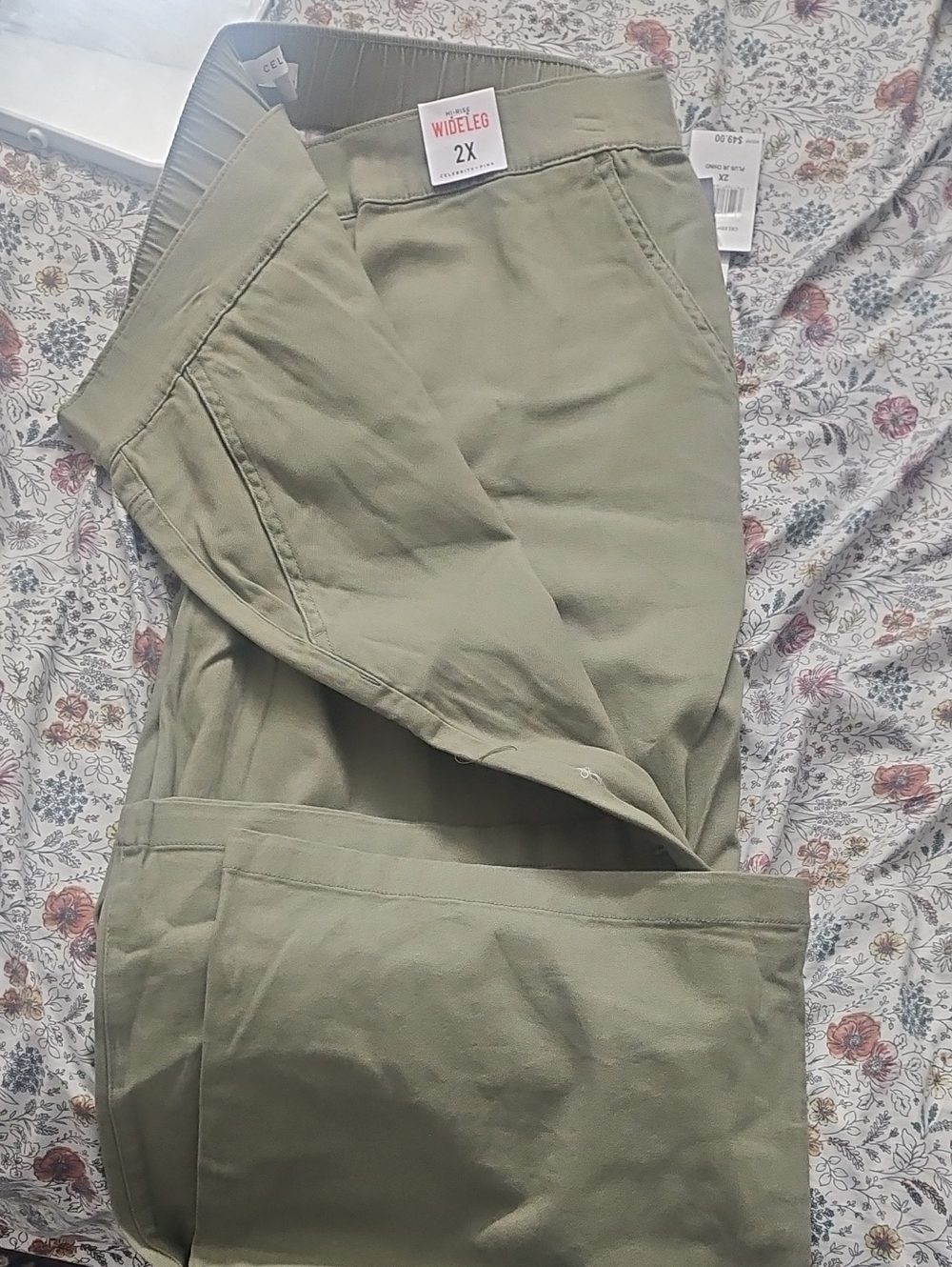 Celebrity Pink Olive Wide-Leg Chinos - Light Olive Green